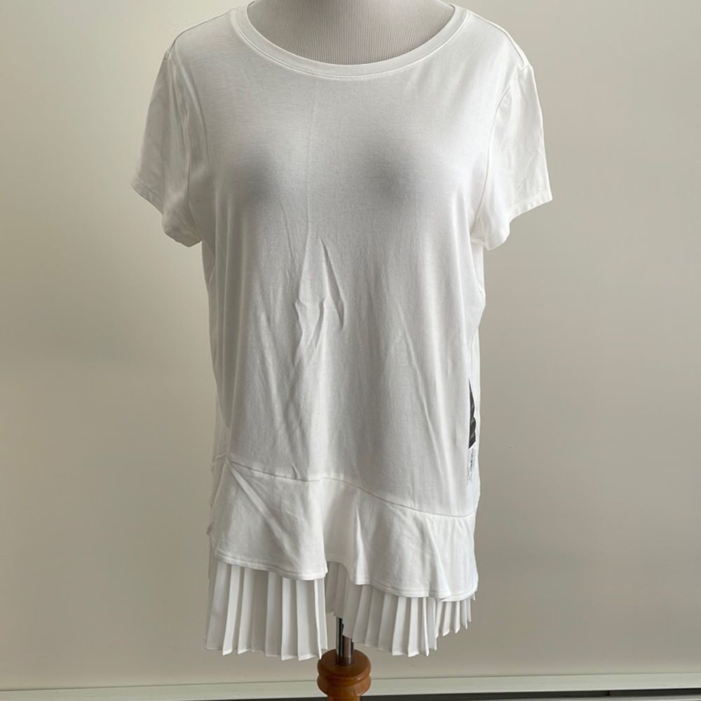 NWT white simply vera vera Wang T-shirt top with polyester pleated bottom size L